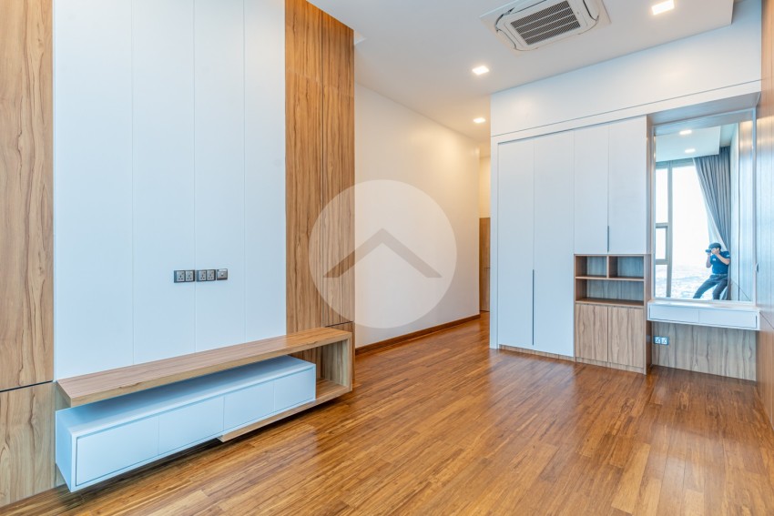 4 Bedroom Condo For Rent - Tonle Bassac, Phnom Penh
