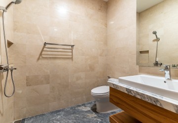 4 Bedroom Condo For Rent - Tonle Bassac, Phnom Penh thumbnail