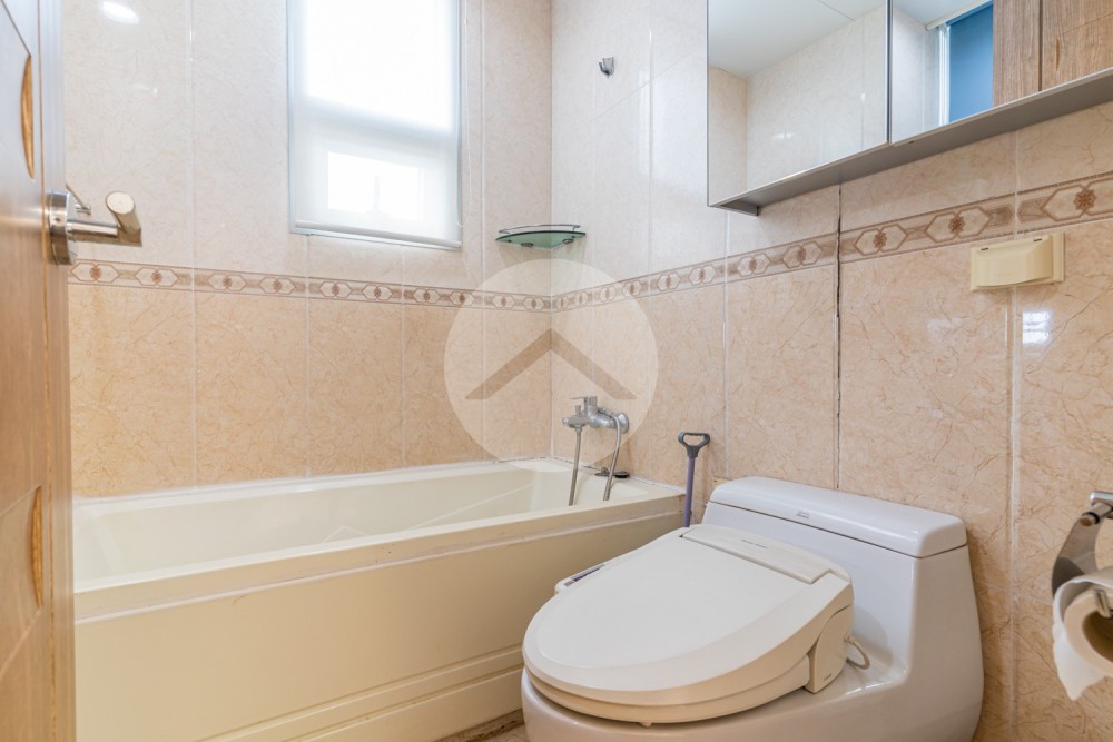 16th Floor 2 Bedroom Condo For Sale - DeCastle Royal, BKK1, Phnom Penh - Image 14