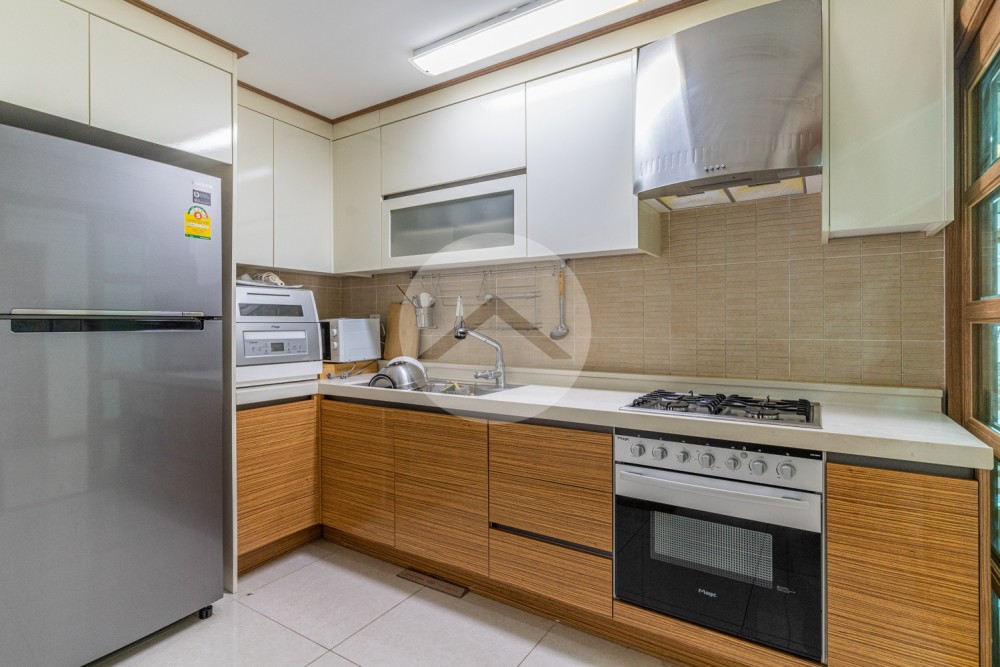 16th Floor 2 Bedroom Condo For Sale - DeCastle Royal, BKK1, Phnom Penh - Image 6