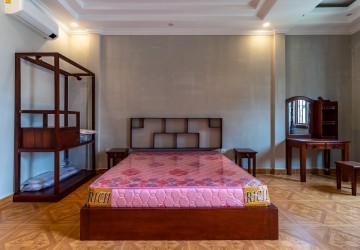 2 Bedroom Serviced Apartment For Rent - BKK3, Phnom Penh thumbnail