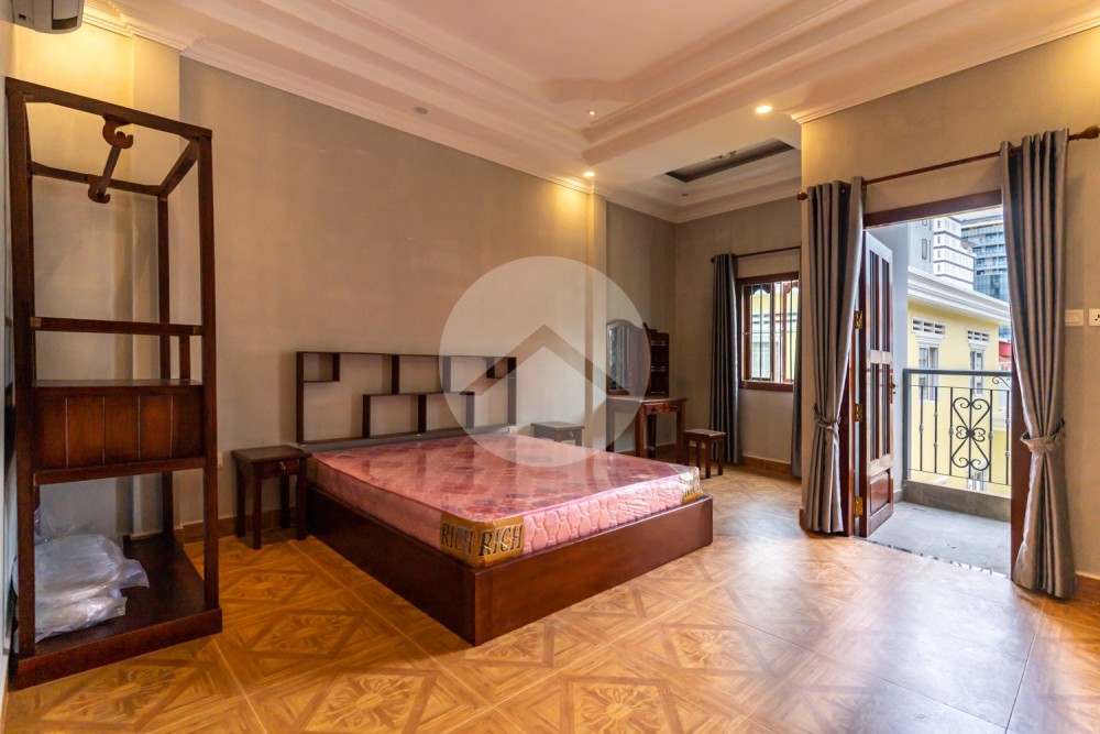 2 Bedroom Serviced Apartment For Rent - BKK3, Phnom Penh - Image 7