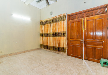4 Bedroom Townhouse For Sale - Tonle Bassac, Phnom Penh - Image 3