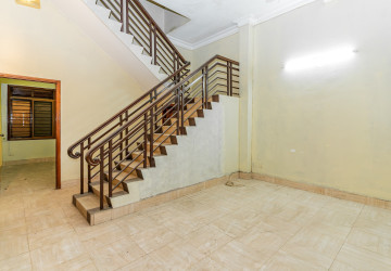 4 Bedroom Townhouse For Sale - Tonle Bassac, Phnom Penh - Image 2