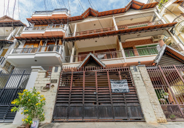 4 Bedroom Townhouse For Sale – Tonle Bassac, Phnom Penh