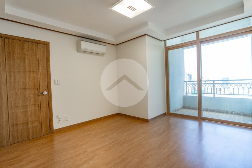 13th Floor 1 Bedroom Condo For Sale - De Castle Royal, BKK1, Phnom Penh