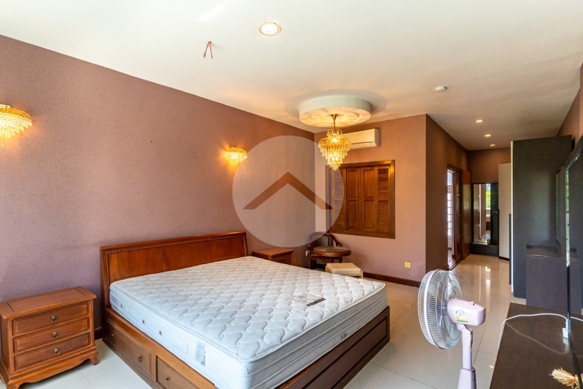 3 Bedroom Villa For Rent - Tonle Bassac, Phnom Penh