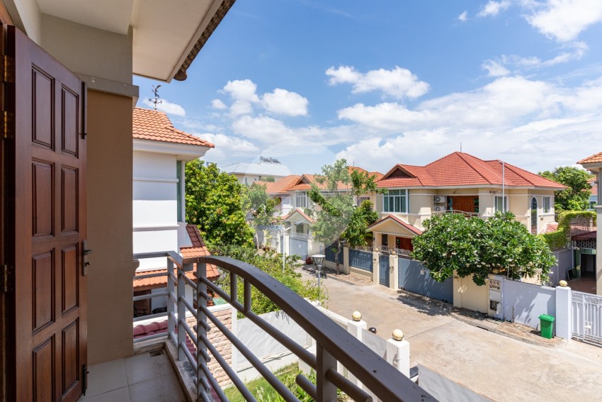 3 Bedroom Villa For Rent - Tonle Bassac, Phnom Penh