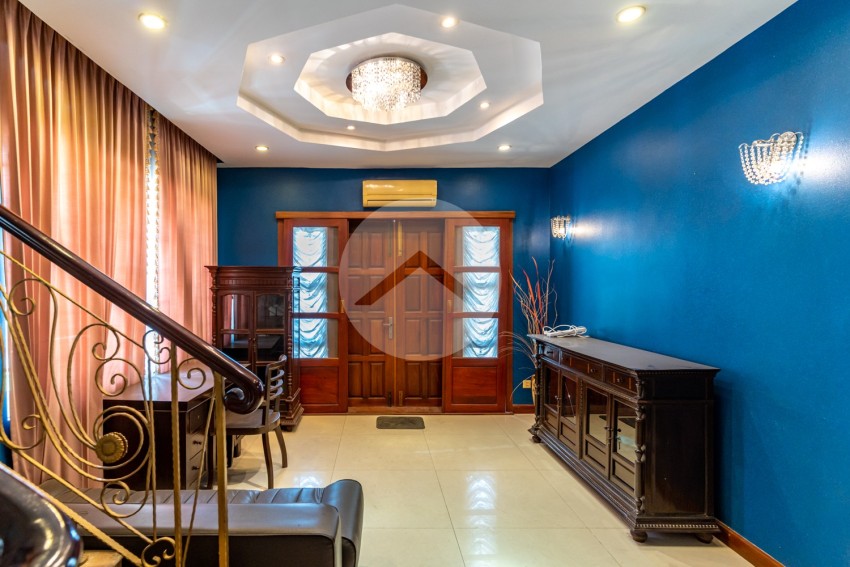 3 Bedroom Villa For Rent - Tonle Bassac, Phnom Penh