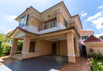 3 Bedroom Villa For Rent - Tonle Bassac, Phnom Penh thumbnail