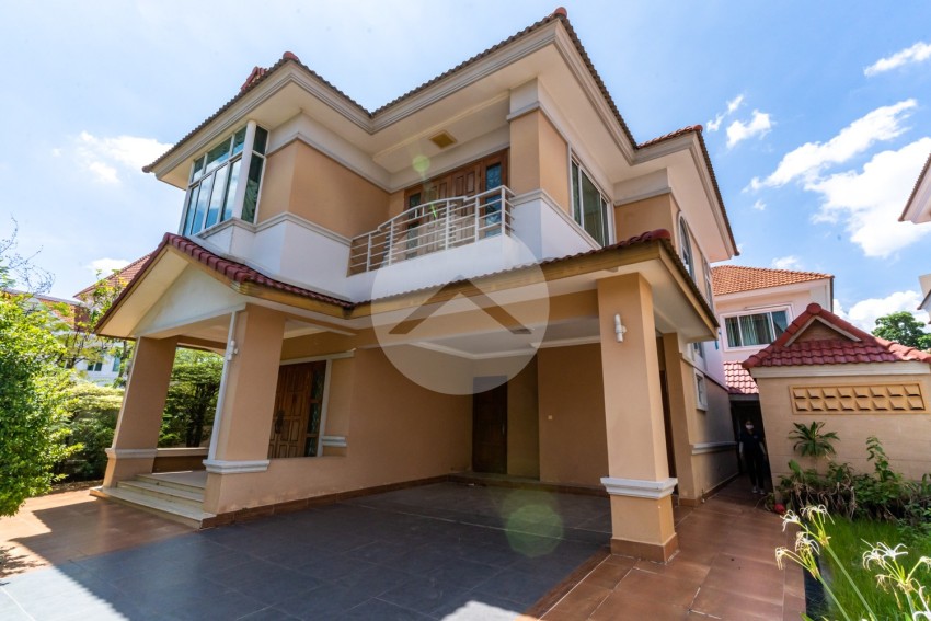 3 Bedroom Villa For Rent - Tonle Bassac, Phnom Penh