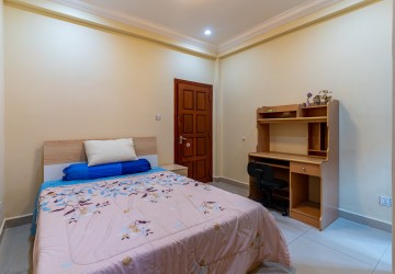 3 Bedroom Link House For Rent - Tonle Bassac, Phnom Penh thumbnail