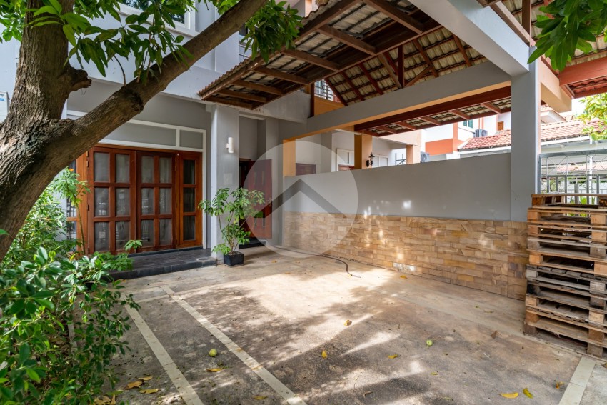 3 Bedroom Link House For Rent - Tonle Bassac, Phnom Penh