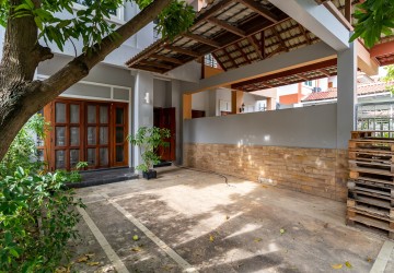 3 Bedroom Link House For Rent - Tonle Bassac, Phnom Penh thumbnail