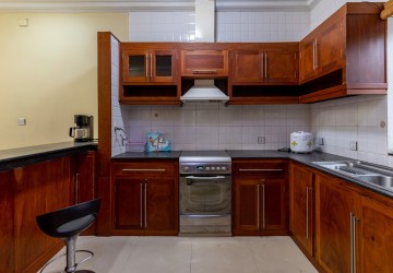 3 Bedroom Link House For Rent - Tonle Bassac, Phnom Penh thumbnail