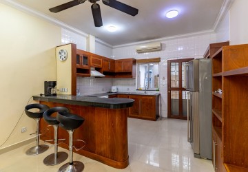 3 Bedroom Link House For Rent - Tonle Bassac, Phnom Penh thumbnail