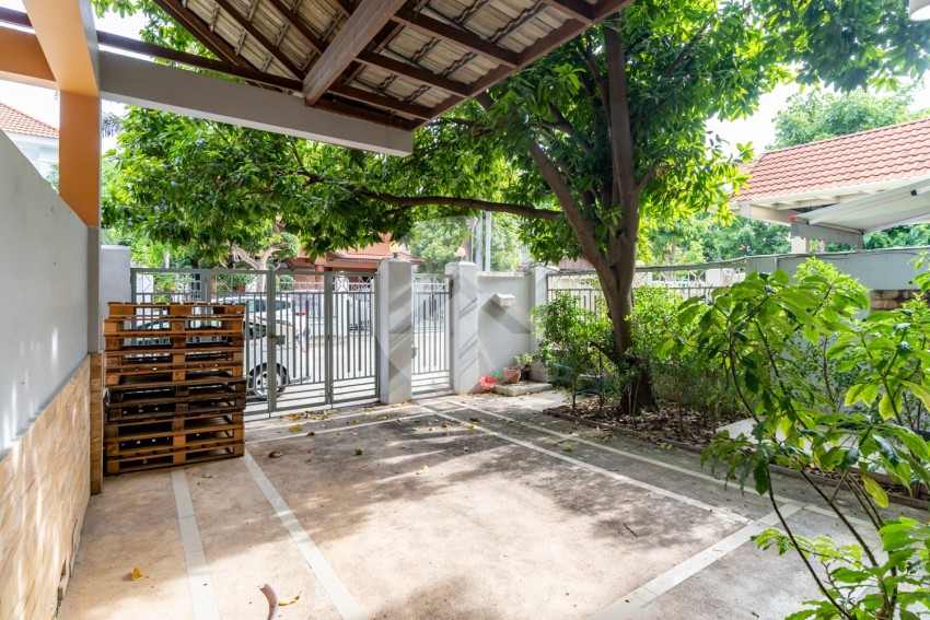 3 Bedroom Link House For Rent - Tonle Bassac, Phnom Penh