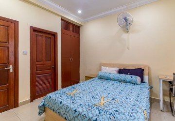 3 Bedroom Link House For Rent - Tonle Bassac, Phnom Penh thumbnail