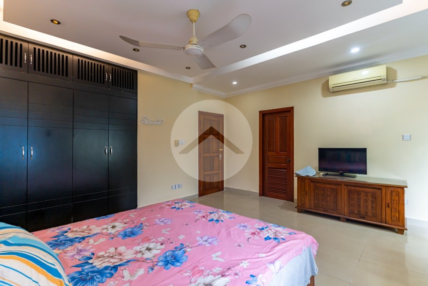 3 Bedroom Link House For Rent - Tonle Bassac, Phnom Penh