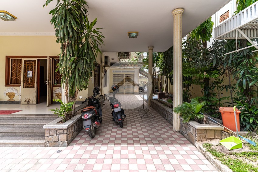 6 Bedroom Commercial Villa For Rent - BKK1, Phnom Penh