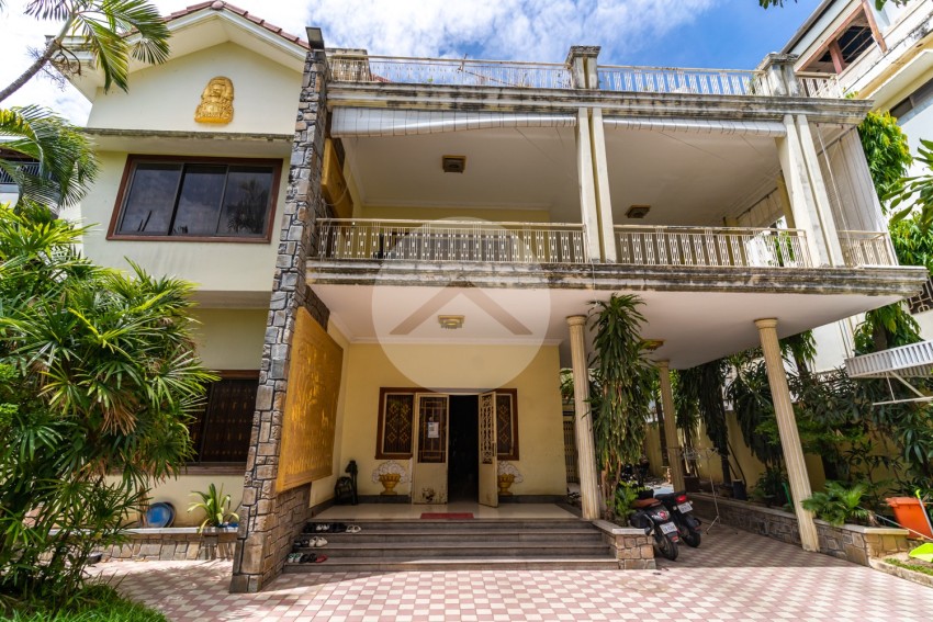 6 Bedroom Commercial Villa For Rent - BKK1, Phnom Penh