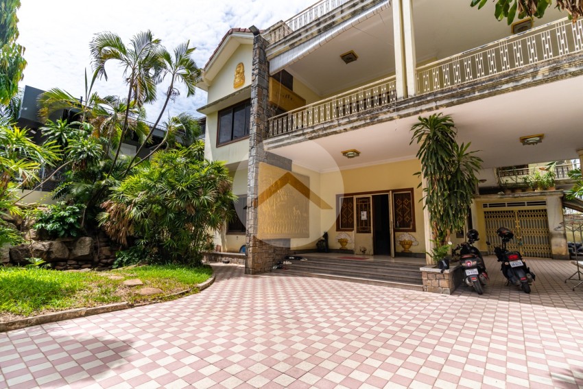 6 Bedroom Commercial Villa For Rent - BKK1, Phnom Penh