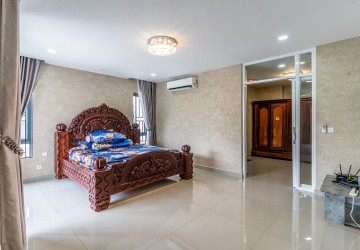 7 Bedroom Queen Villa  For Sale - Chip Mong 598, Chrang Chamres 2, Phnom Penh thumbnail