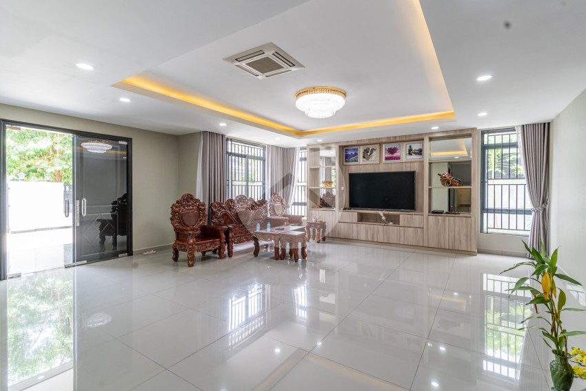 7 Bedroom Queen Villa  For Sale - Chip Mong 598, Chrang Chamres 2, Phnom Penh