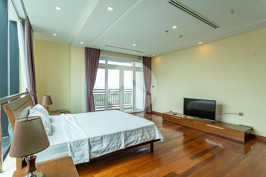 3 Bedroom Serviced Apartment For Rent - BKK1, Phnom Penh