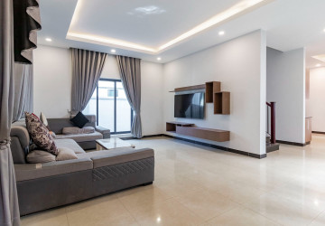 4 Bedroom Villa For Rent - Svay Thom, Siem Reap thumbnail