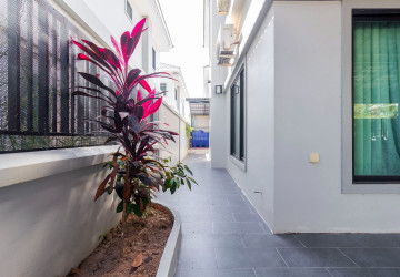 4 Bedroom Villa For Rent - Svay Thom, Siem Reap thumbnail