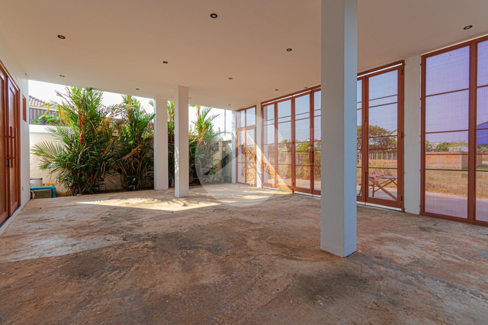 4 Bedroom Villa For Sale - Svay Dangkum, Siem Reap - Image 5