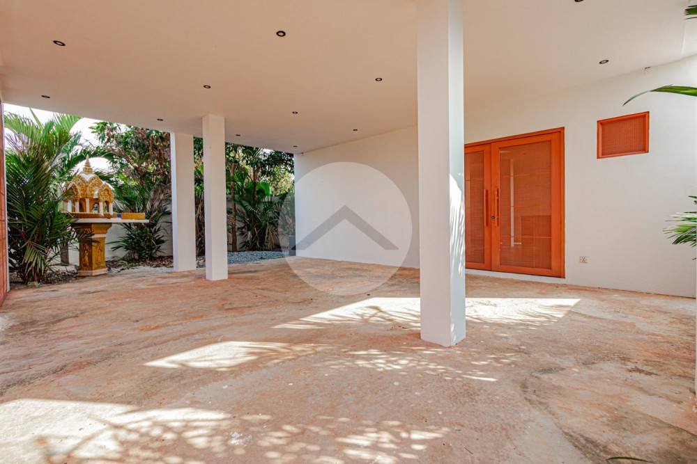 4 Bedroom Villa For Sale - Svay Dangkum, Siem Reap - Image 4