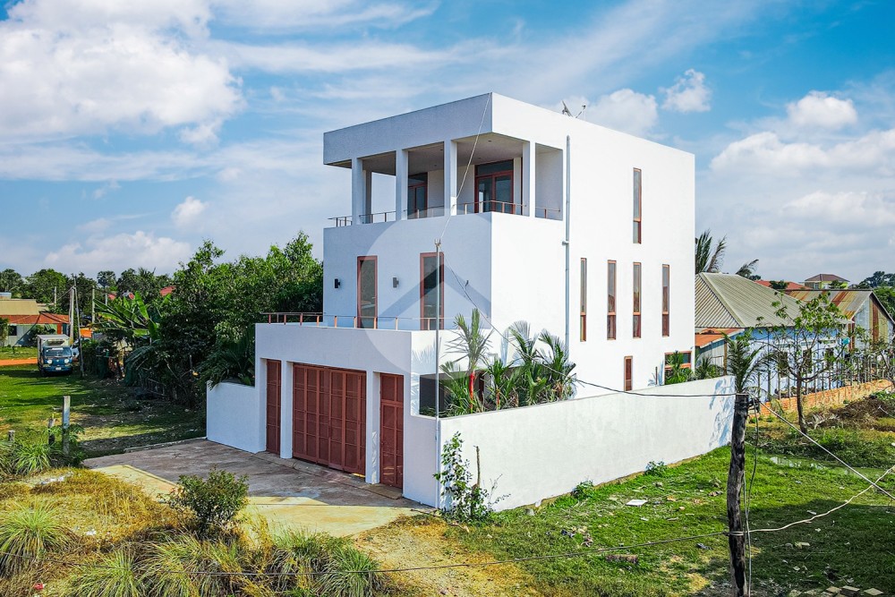 4 Bedroom Villa For Sale - Svay Dangkum, Siem Reap