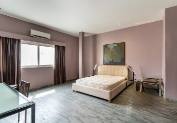 1 Bedroom Serviced Apartment For Rent - Phsar Chas, Phnom Penh thumbnail