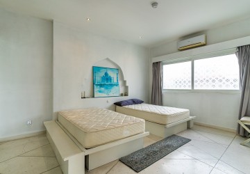 2 Bedroom Serviced Apartment For Rent - Phsar Chas, Phnom Penh thumbnail