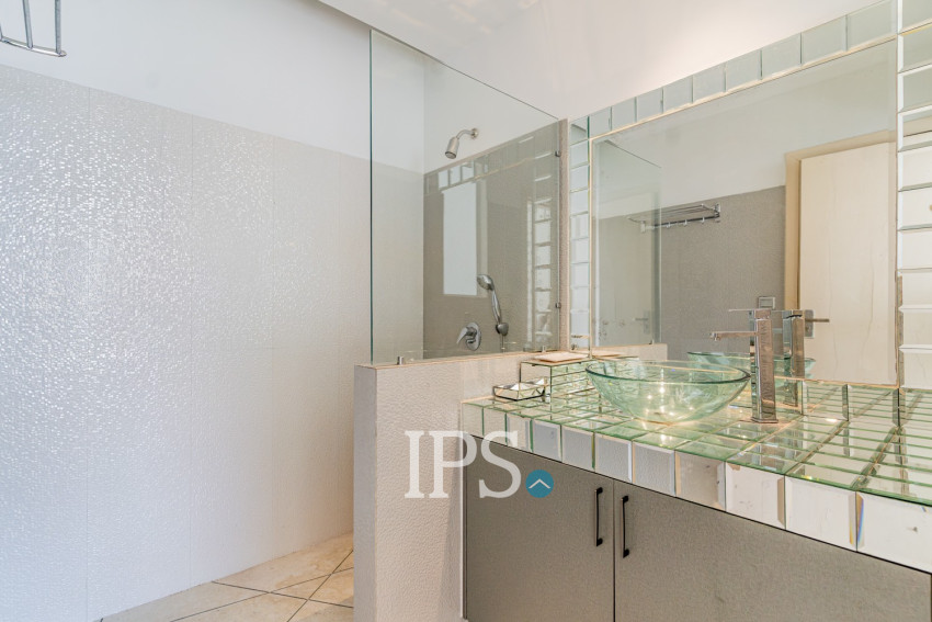2 Bedroom Serviced Apartment For Rent - Phsar Chas, Phnom Penh