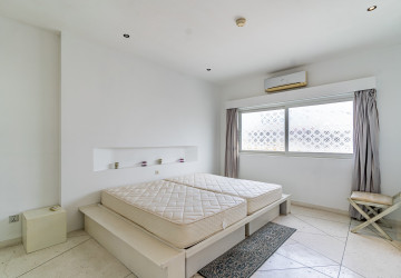 2 Bedroom Serviced Apartment For Rent - Phsar Chas, Phnom Penh thumbnail