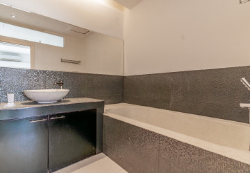 2 Bedroom Serviced Apartment For Rent - Phsar Chas, Phnom Penh thumbnail