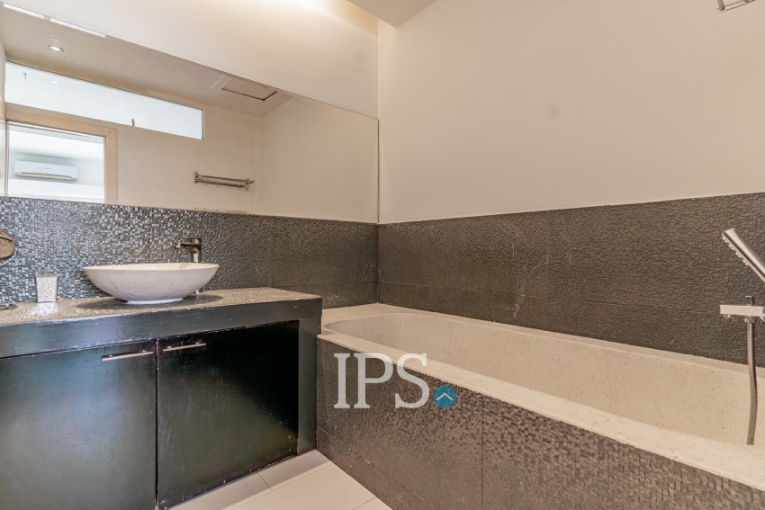 2 Bedroom Serviced Apartment For Rent - Phsar Chas, Phnom Penh