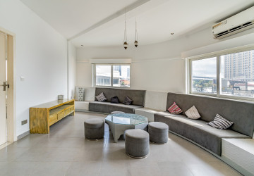 2 Bedroom Serviced Apartment For Rent - Phsar Chas, Phnom Penh thumbnail