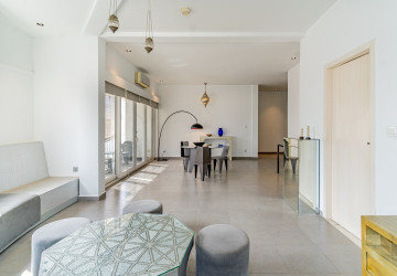 2 Bedroom Serviced Apartment For Rent - Phsar Chas, Phnom Penh thumbnail