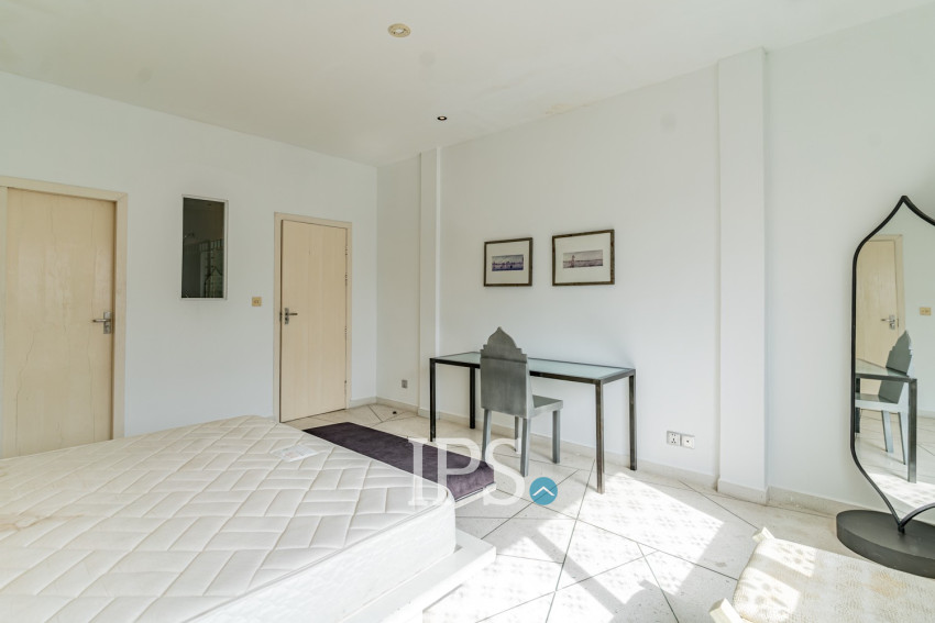 2 Bedroom Serviced Apartment For Rent - Phsar Chas, Phnom Penh