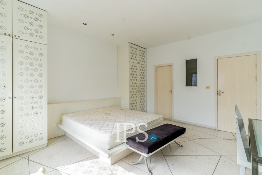 2 Bedroom Serviced Apartment For Rent - Phsar Chas, Phnom Penh