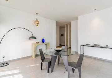 2 Bedroom Serviced Apartment For Rent - Phsar Chas, Phnom Penh thumbnail