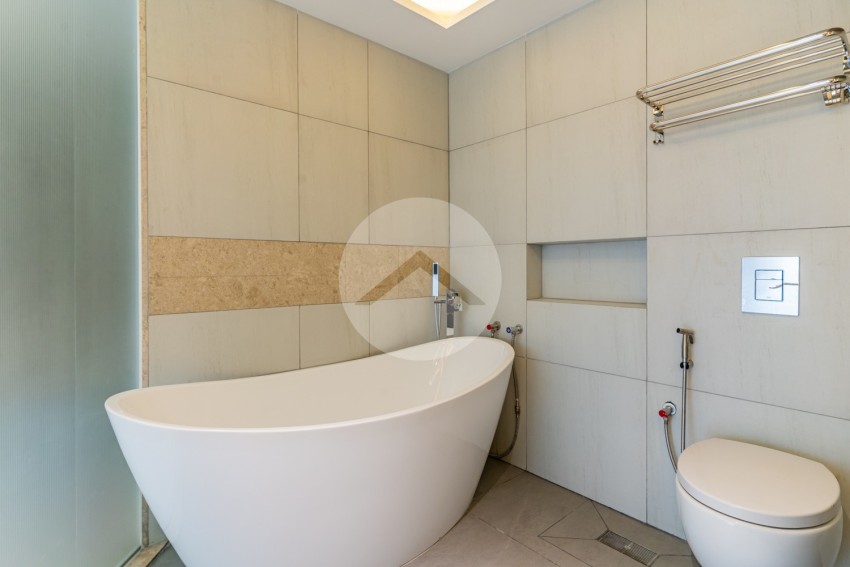 30th Floor 3 Bedroom Triplex For Sale - The Penthouse Residence, Tonle Bassac, Phnom Penh