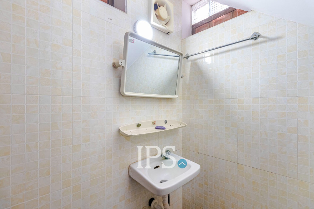 5 Bedroom House For Sale - Svay Dangkum, Siem Reap - Image 30