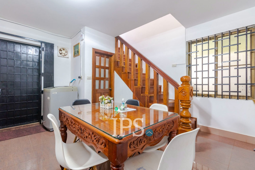 5 Bedroom House For Sale - Svay Dangkum, Siem Reap - Image 11
