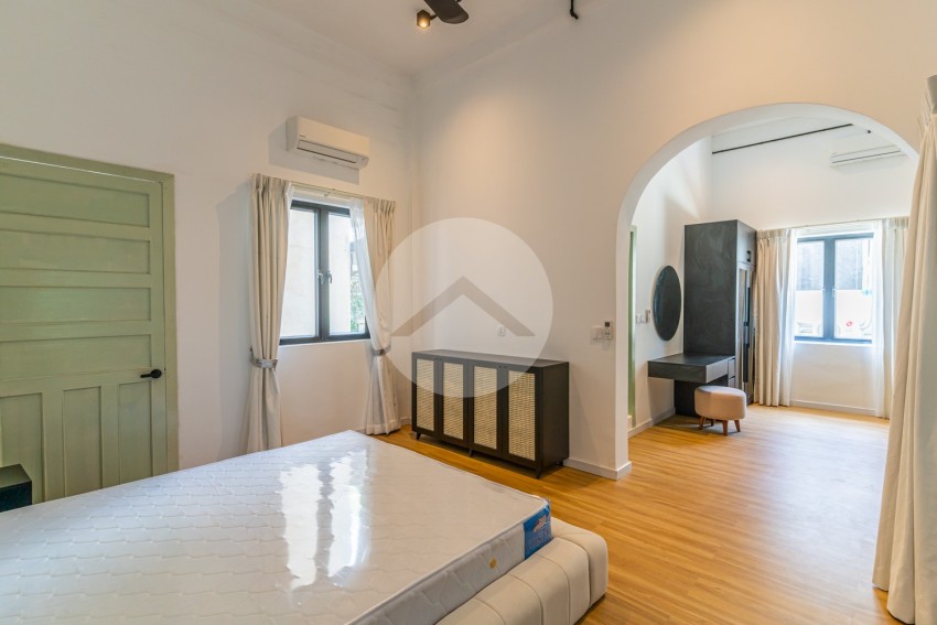 4 Bedroom Renovated Apartment For Rent - Chakto Mukh, Phnom Penh