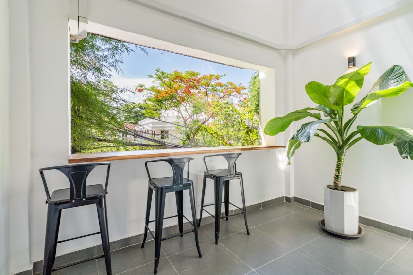 4 Bedroom Renovated Apartment For Rent - Chakto Mukh, Phnom Penh